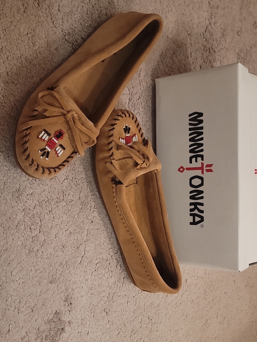 NWT Minnetonka Tan Suede Beaded Moccasin Flats